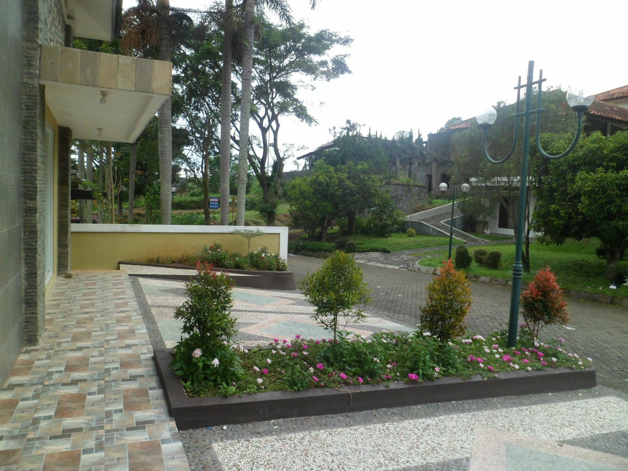 Villa Bukit Danau Cipanas  Εξωτερικό φωτογραφία