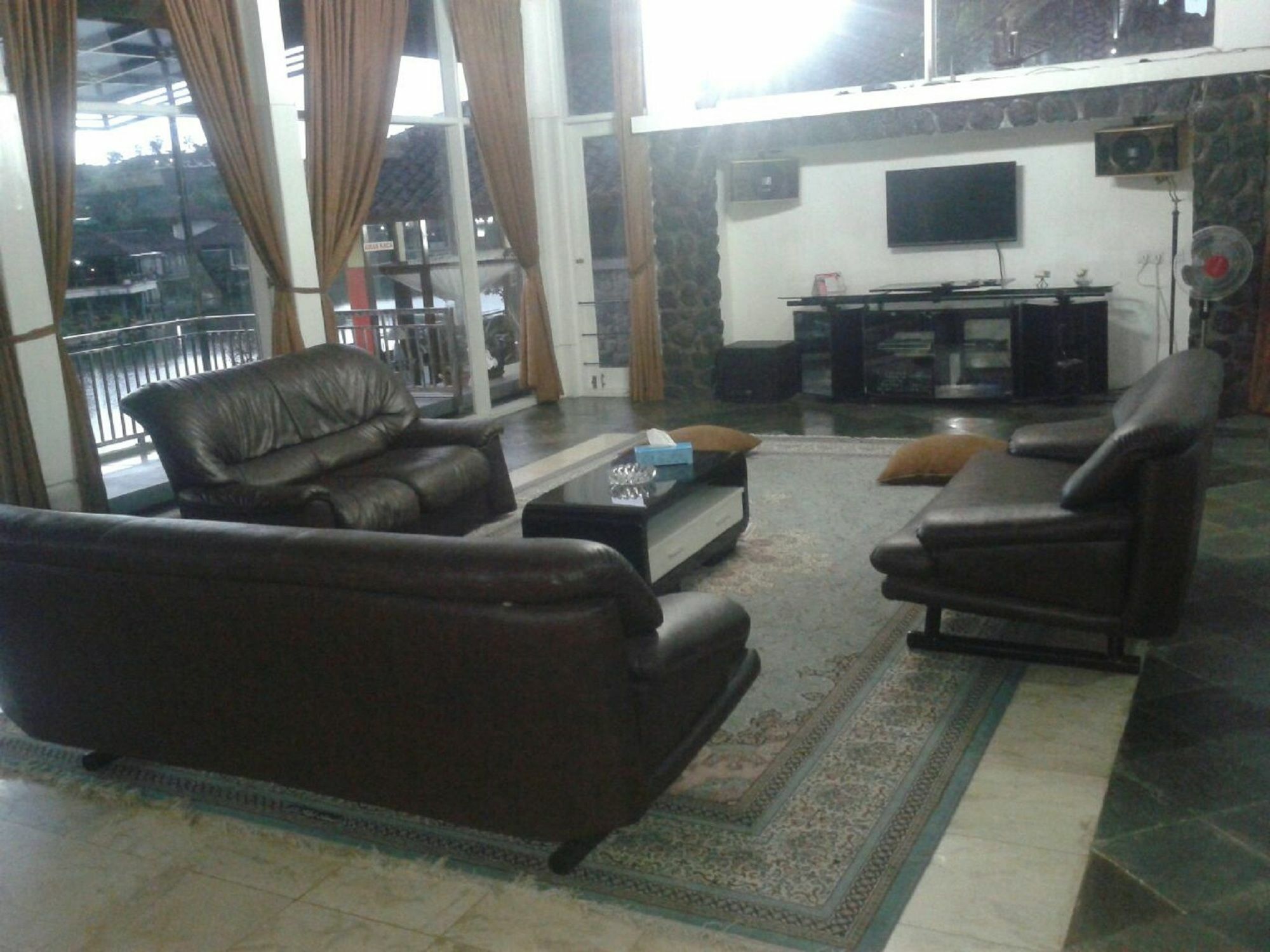 Villa Bukit Danau Cipanas  Εξωτερικό φωτογραφία